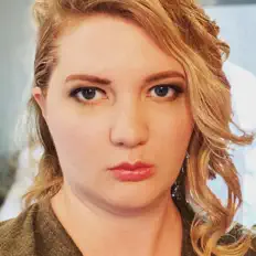 聆聽 Amelia Mader、觀看音樂影片、閱讀小傳、查看巡演日期等！