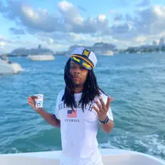 Dub Jobs सुनें, म्यूज़िक वीडियो देखें, बायो पढ़ें, दौरे की तारीखें और बहुत कुछ देखें!