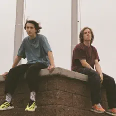 blinkblink! सुनें, म्यूज़िक वीडियो देखें, बायो पढ़ें, दौरे की तारीखें और बहुत कुछ देखें!