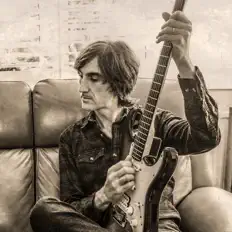Dengarkan Simone Ferrari, tonton video musik, baca bio, lihat tanggal tur & lainnya!