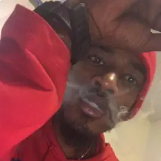 Luister naar Skrallo, bekijk muziekvideo's, lees de bio, bekijk de tourdata, en meer!