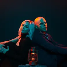收听 Jason & Brit、观看音乐视频、阅读小传、查看巡演日期等 ！