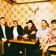 Ouve WYNT, vê vídeos de música, lê a biografia, vê as datas da digressão e muito mais!