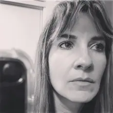聆聽 Genevieve、觀看音樂影片、閱讀小傳、查看巡演日期等！