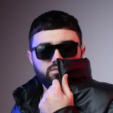 Luister naar SARABOY, bekijk muziekvideo's, lees de bio, bekijk de tourdata, en meer!