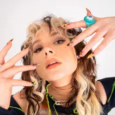 Posłuchaj wykonawcy Athena Skye, obejrzyj teledyski, przeczytaj biografię, zobacz daty tras koncertowych i nie tylko!