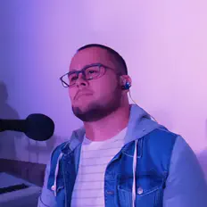 Dengarkan Josué Guerrero, tonton video musik, baca bio, lihat tanggal tur & lainnya!