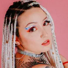 Hör dir Liah Veliz an, schau dir Musikvideos an, lies die Biografie, finde Tourdaten und mehr!