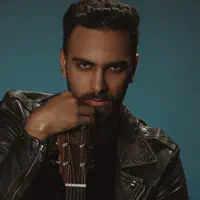 undefined dinle, müzik videolarını izle, biyografisini oku, tur tarihlerini ve daha fazlasını gör!