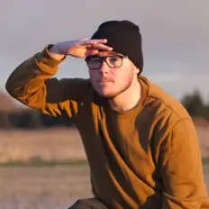 Dengarkan Qwenton, tonton video musik, baca bio, lihat tanggal tur & lainnya!