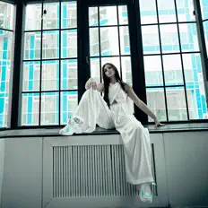 Écoutez Arnelle, regardez des vidéoclips, lisez la biographie, consultez les dates de tournée et plus encore !