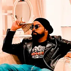 Poslechněte si interpreta Rawaab Del Rey, sledujte hudební videa, přečtěte si životopis, podívejte se na data turné a další informace.