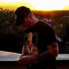 Slyrax dinle, müzik videolarını izle, biyografisini oku, tur tarihlerini ve daha fazlasını gör!