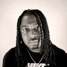 Sleepy da Hitman을(를) 듣고, 뮤직 비디오를 보고, 약력을 읽고, 투어 일정 등을 확인하세요!