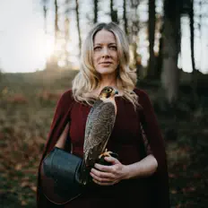 Ouve Holly Joh, vê vídeos de música, lê a biografia, vê as datas da digressão e muito mais!