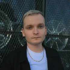 Ouve DJ Hank, vê vídeos de música, lê a biografia, vê as datas da digressão e muito mais!