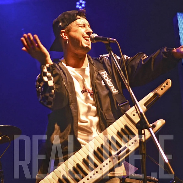 Real LIVE .E