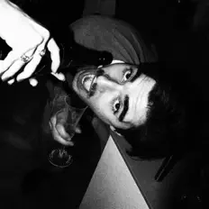 Écoutez YOS, regardez des vidéoclips, lisez la biographie, consultez les dates de tournée et plus encore !