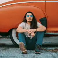 Ouve undefined, vê vídeos de música, lê a biografia, vê as datas da digressão e muito mais!