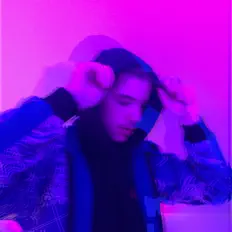 Poslechněte si interpreta Diegø, sledujte hudební videa, přečtěte si životopis, podívejte se na data turné a další informace.