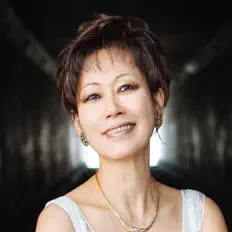 Écoutez Kyunghee Kim-Sutre, regardez des vidéoclips, lisez la biographie, consultez les dates de tournée et plus encore !