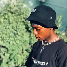 Hör dir Malcolm Dorosky an, schau dir Musikvideos an, lies die Biografie, finde Tourdaten und mehr!