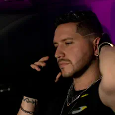 Dengarkan Lucky Lion, tonton video musik, baca bio, lihat tanggal tur & lainnya!