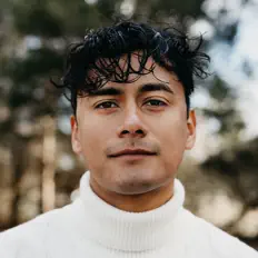 Écoutez Au Lune, regardez des vidéoclips, lisez la biographie, consultez les dates de tournée et plus encore !