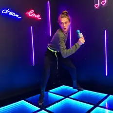 Poslechněte si interpreta Даниил Клинков, sledujte hudební videa, přečtěte si životopis, podívejte se na data turné a další informace.