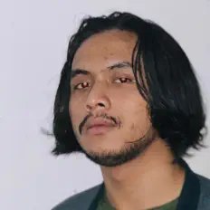 Ακούστε περιεχόμενο από HMZH, παρακολουθήστε μουσικά βίντεο, διαβάστε το βιογραφικό, δείτε ημερομηνίες περιοδείας, και πολλά ακόμη!