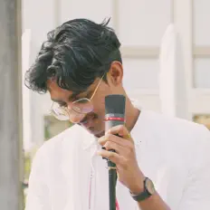 Kabi Raviを聴いたり、ミュージックビデオを鑑賞したり、経歴やツアー日程などを確認したりしましょう！