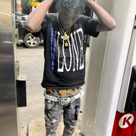 Clapping Big Steppa Dee