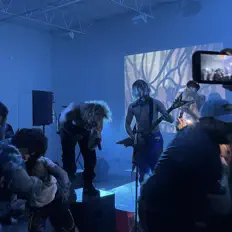 94LL0WS을(를) 듣고, 뮤직 비디오를 보고, 약력을 읽고, 투어 일정 등을 확인하세요!