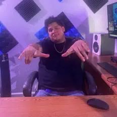 Hör dir David Adam an, schau dir Musikvideos an, lies die Biografie, finde Tourdaten und mehr!