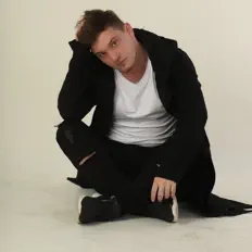 Poslechněte si interpreta DEN BAURIN, sledujte hudební videa, přečtěte si životopis, podívejte se na data turné a další informace.