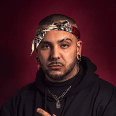 Hör dir Papi Rikko an, schau dir Musikvideos an, lies die Biografie, finde Tourdaten und mehr!