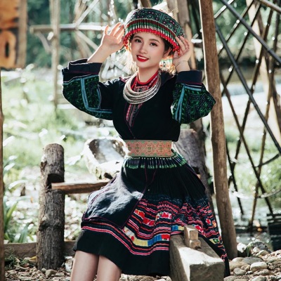 Hmong Songs - Kuv Me Nus Ntsuag Nos