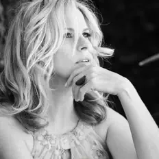 Dengarkan Vonda Shepard, tonton video musik, baca bio, lihat tanggal tur & lainnya!