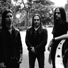 聆聽 Gökböri、觀看音樂影片、閱讀小傳、查看巡演日期等！