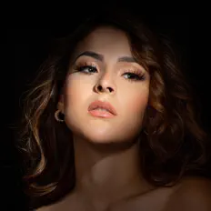 Poslechněte si interpreta Sofía Blumer, sledujte hudební videa, přečtěte si životopis, podívejte se na data turné a další informace.