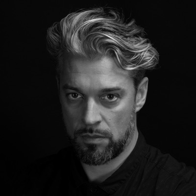 Hör dir Benedikt Schiefer an, schau dir Musikvideos an, lies die Biografie, finde Tourdaten und mehr!