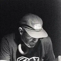 Poslechněte si interpreta DiCE_NZ, sledujte hudební videa, přečtěte si životopis, podívejte se na data turné a další informace.