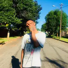 聆聽 Murko、觀看音樂影片、閱讀小傳、查看巡演日期等！