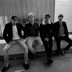 Vacant Valley dinle, müzik videolarını izle, biyografisini oku, tur tarihlerini ve daha fazlasını gör!