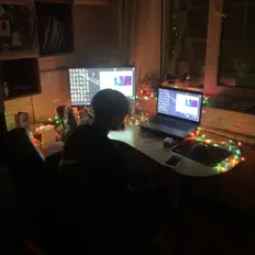 berk1ytを聴いたり、ミュージックビデオを鑑賞したり、経歴やツアー日程などを確認したりしましょう！