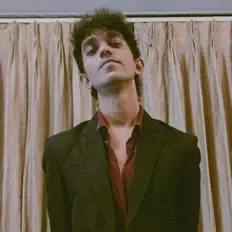 聆聽 Isaac Koshy、觀看音樂影片、閱讀小傳、查看巡演日期等！