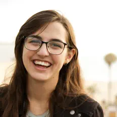 Ouça QORA, assista a videoclipes, leia a biografia, veja as datas das turnês e mais!