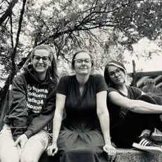 Dengarkan The French Tips, tonton video musik, baca bio, lihat tanggal tur & lainnya!