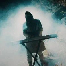 T-Crowを聴いたり、ミュージックビデオを鑑賞したり、経歴やツアー日程などを確認したりしましょう！