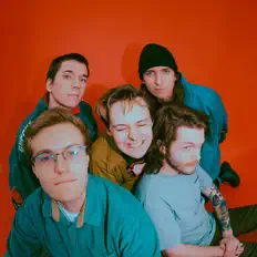 聆聽 Unturned、觀看音樂影片、閱讀小傳、查看巡演日期等！